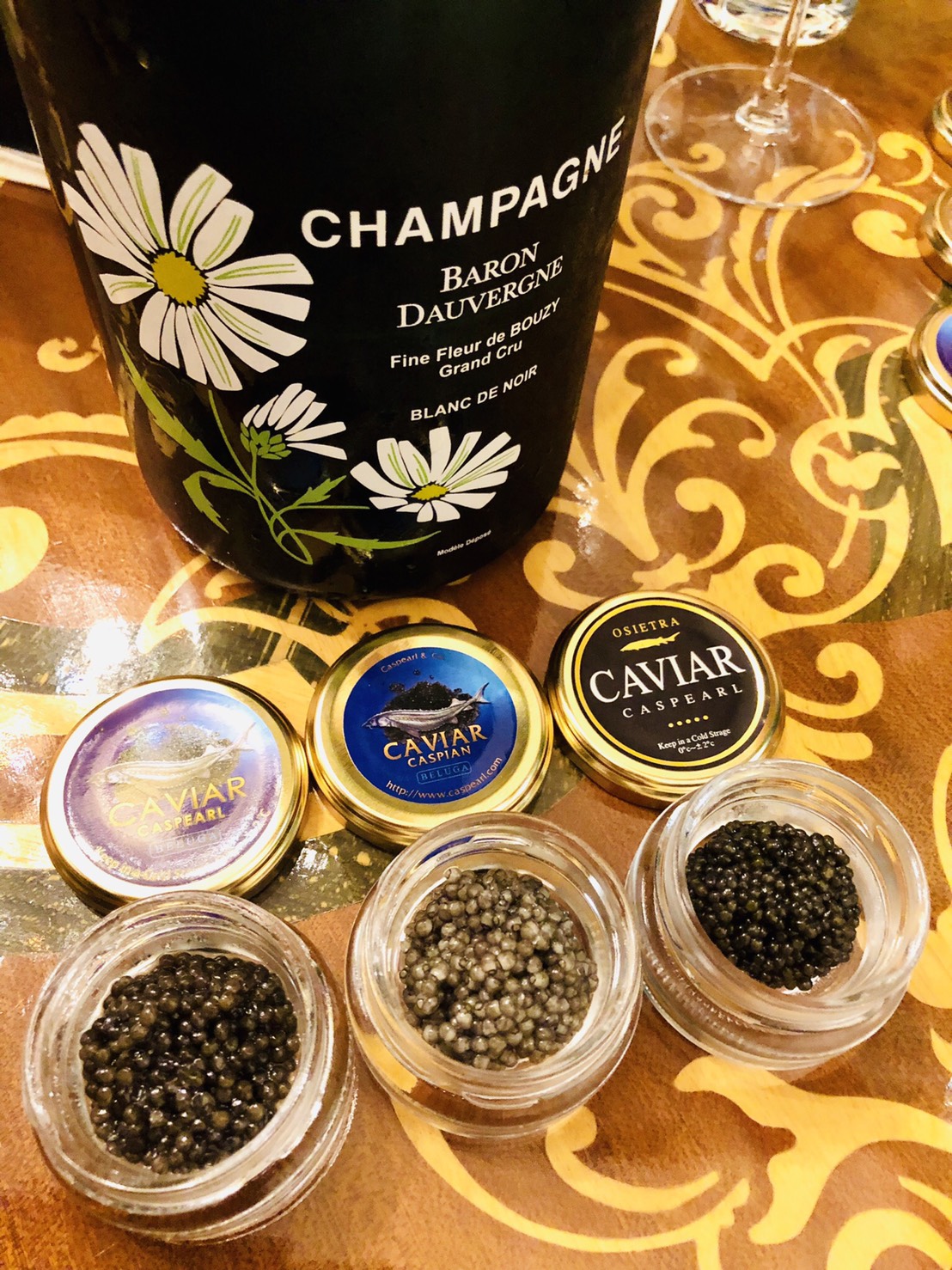 キャビアの贅沢食べ比べ。